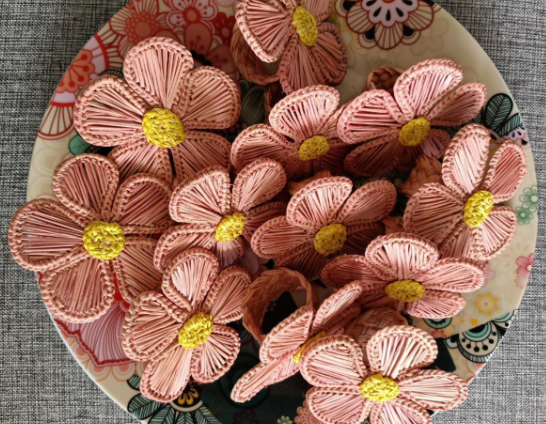 Iraca Palm Pink Daisy Napkin Holders (6 per bundle) - The Kemble Shop