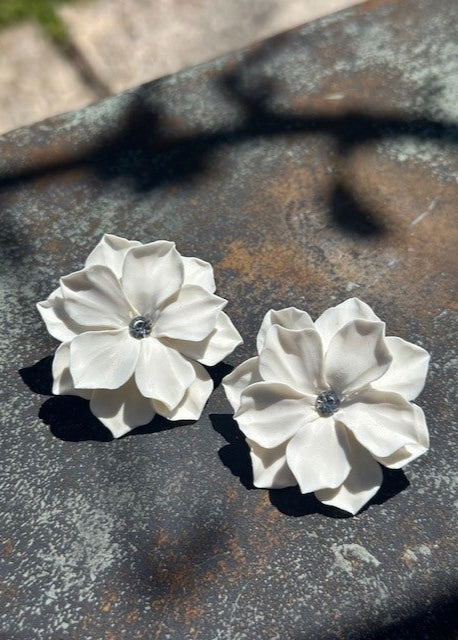 White Daisy Earring with Diamond - The Kemble Shop